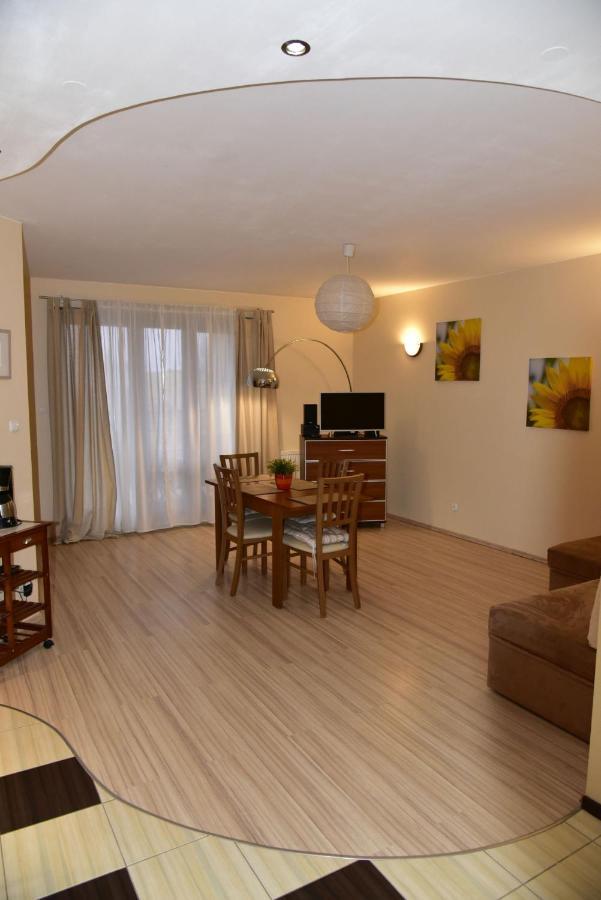 Apartament Sloneczny Brzeg ミエンジズドロイェ エクステリア 写真